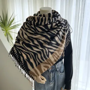 Women's autumn winter imitation cashmere scarf, stylish color-blocking animal print shawl.