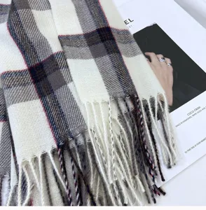 Écharpe d'hiver à carreaux classique pour femme, châle à franges imitation cachemire doux.