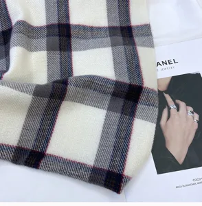 Écharpe d'hiver à carreaux classique pour femme, châle chaud imitation cachemire.