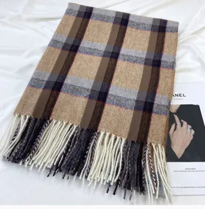 Écharpe à franges à carreaux pour femmes, châle long chaud imitation cachemire pour mode d'hiver.