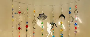 Set di acchiappasole in cristallo DIY da appendere con farfalla, luna e perline colorate.