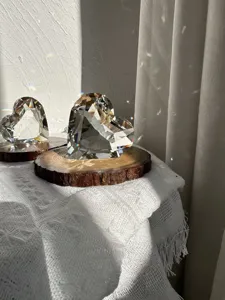 Kristall Herz Diamant Ornament Detailansicht, facettierter Glas Edelstein Briefbeschwerer