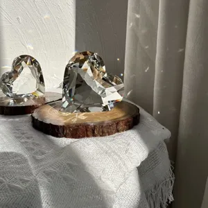 Herzförmige Kristall Diamant Dekoration facettierter Glas Sonnenfänger mit Holzbasis Tischdeko