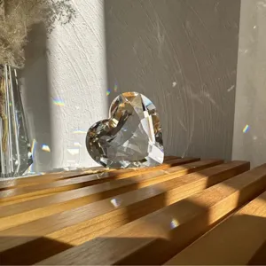 Kristall Herz Form Diamant Schliff Briefbeschwerer Deko Prisma Regenbogen Ornament.