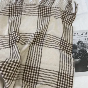 Klassischer Hahnentritt Winterschal für Damen, kuscheliger langer karierter Schal mit Fransen.
