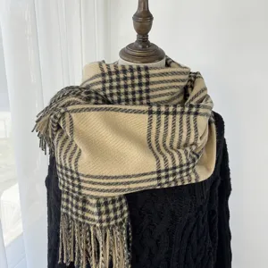 Klassischer karierter Winterschal für Damen, dicker langer Fransen-Schal, gemütlicher Schal.
