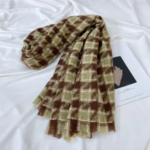 Écharpe d'hiver pied-de-poule confortable pour femme, châle chaud à franges vert et marron.