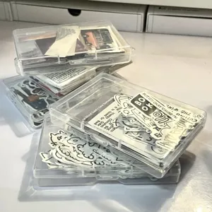 Detailansicht der klaren Kunststoff-Aufbewahrungsbox, kompakter Desktop-Organizer fur Sticker.