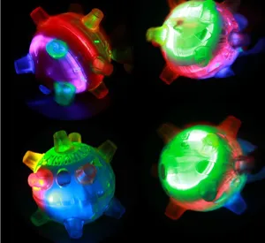 Bunter leuchtender Hüpfball mit LED Lichtern und Buchstaben, tolles Spielzeug für Kinder.