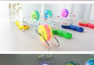Juguete de bola rodante de pista mágica parpadeante con luces, riel de metal y rueda de plástico.