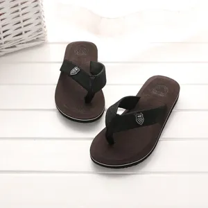 Herren Sommer Zehentrenner Strandsandalen rutschfeste braune Badepantoletten Detailansicht