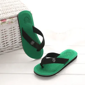 Herren grüne Flip Flops lässige Sommer Strandsandalen mit schwarzen Riemen Sohle.