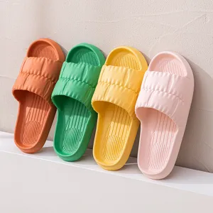 Pantoufles de maison EVA confortables pour couples, sandales de bain antidérapantes légères.
