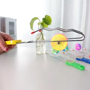 Juguete de giroscopio de órbita magnética intermitente con luces LED para niños.