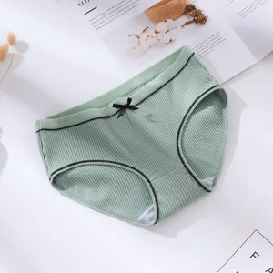 Slip pour femme en coton côtelé vert, bordure noire et petit nœud. Confortable au quotidien.