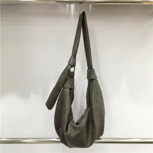 Large capacity vintage soft leather pleated dumpling bag, casual slouchy hobo shoulder bag.