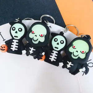 Halloween leuchtender Skelett Schlüsselanhänger weich PVC Anhänger, Tasche Deko.