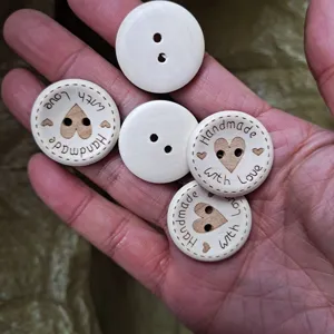 Holzknöpfe handgemacht mit liebe graviert herzform nähen basteln kleidung zubehör set