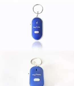 Blauwe elektronische sleutelzoeker met sleutelhanger en slimme fluitje tracker apparaat.