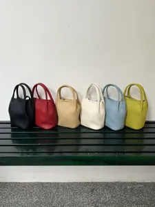 Piccola borsa secchiello in pelle da donna, borsa a tracolla trendy, borsa estiva colori vari.