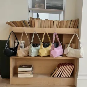 Borsa a Spalla in Pelle PU da Donna Moda Tinta Unita Chic Borsa Tracolla Casual Commuting Borsa a Mano Con Ciondolo Cuore