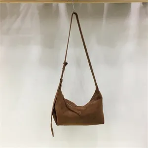 Minimalist soft dumpling underarm bag, casual commuter shoulder bag with simple chic design.