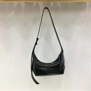 Minimalist black leather dumpling underarm shoulder bag, soft texture, casual commute style.
