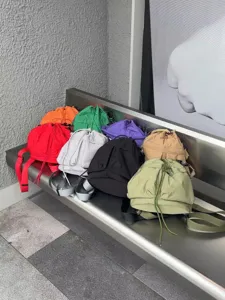 Zaino sacca con coulisse in tessuto oxford multifunzionale, borsa secchiello casual ed elegante.