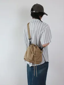 Borsa a secchiello in nylon casual borsa a tracolla multifunzionale per il commuting giornaliero.