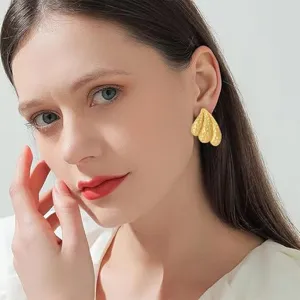 Chic 18k gold plated textured metal stud earrings for women fashion jewelry daily wear.