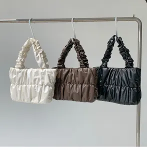 Details of the fashionable ruched cloud handbag, soft leather material, versatile shoulder bag.