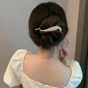 Schicke Strass Legierung Haarklammer, elegante Duttklammer und Haarstyling Zubehör für Damen.