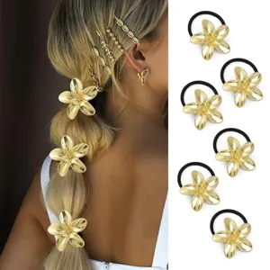 Goldene Plumeria Blume Haargummi und Haarnadel Set, elegante Metall Haarspange für Damen.