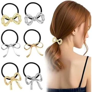 Detailansicht minimalistischer Metall Schleife Haargummi, elegante gold und silber Haarband.