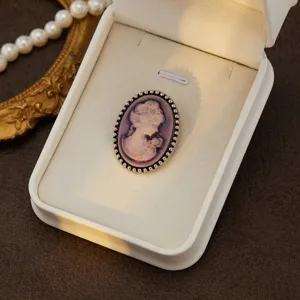 Vintage Palace Style Cameo Portrait Brooch Elegant Oval Resin Relief With Beaded Metal Edge Fashion Jewelry Gift For Women