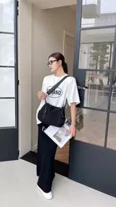 Black waterproof large capacity shoulder bag casual commuting versatile crossbody bag.