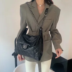 Bolso de hombro acolchado negro para mujer, bolso cruzado vintage con cadena de cuero.