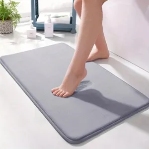 Alfombra de baño absorbente gris para baño, alfombrilla antideslizante suave, seca.