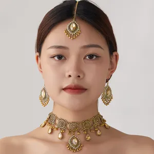 Ensemble collier ras-de-cou boucles d'oreilles strass ethnique, bijou vintage ton or femme.