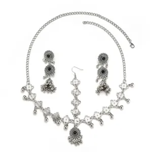 Ethnischer Silberschmuck Set, Vintage Ohrringe, Stirnkette und Kette für Damen Mode.