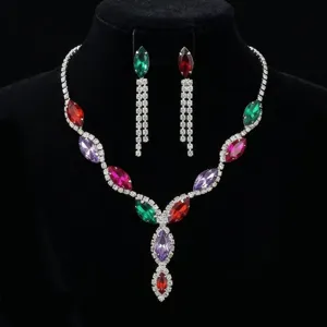 Élégant ensemble de bijoux collier et boucles d'oreilles en strass marquise pour mariage mariée.