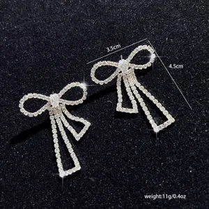 Glänzende Strass Schleife Quaste Ohrringe für Damen, elegante leichte Luxus Ohrhänger.