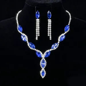 Ensemble de collier et boucles d'oreilles en cristal strass bleu marquise pour mariée de mariage.