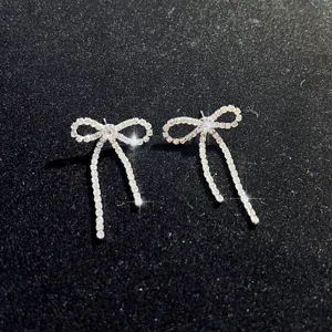 Glänzende Strass Schleife Quasten Ohrringe, elegantes Nischen-Design Modeschmuck Hauptansicht.