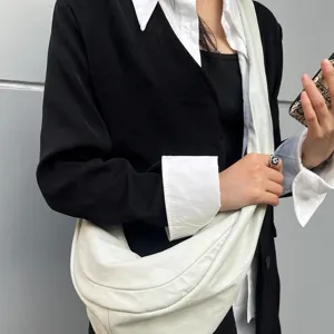 Sac bandoulière croissant blanc en cuir souple minimaliste, grand sac fourre-tout vintage.