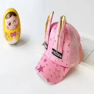 Rosa Kinder Baseballcap mit süßen Hasenohren, atmungsaktivem Mesh und SternenMuster.