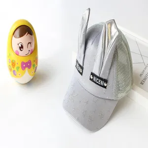 Kinder Mesh Baseballcap mit süßen silbernen Hasenohren, atmungsaktiver Sonnenschirmhut für Babys.
