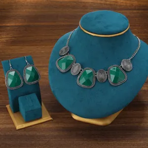 Retro green stone necklace earrings jewelry set ethnic style choker for women fashion accessories