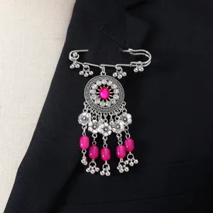Spilla con nappe etnica vintage da donna, elegante gioiello da risalita con strass floreali argentati.