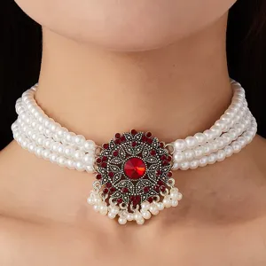 Mehrsträngige Perlen-Choker-Halskette mit retro rotem Kristall-Anhänger für Damen